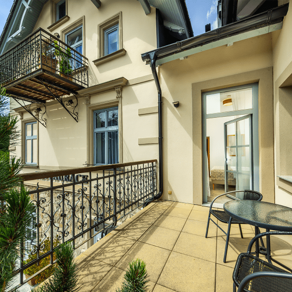 Deluxe dvoulůžkový pokoj s balkonem nebo terasou